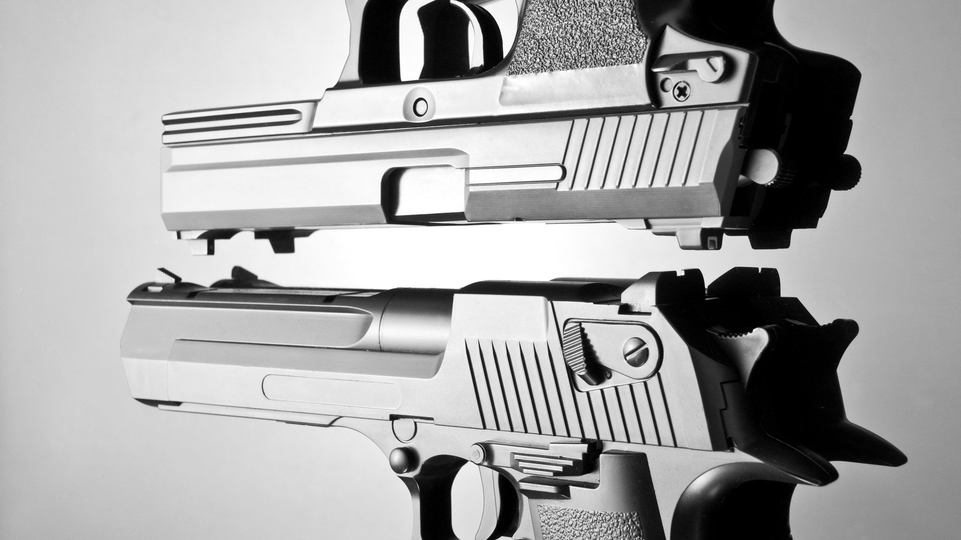 “举重赛事:高新体育中心赛场见证选手不屈的意志与爆发力”