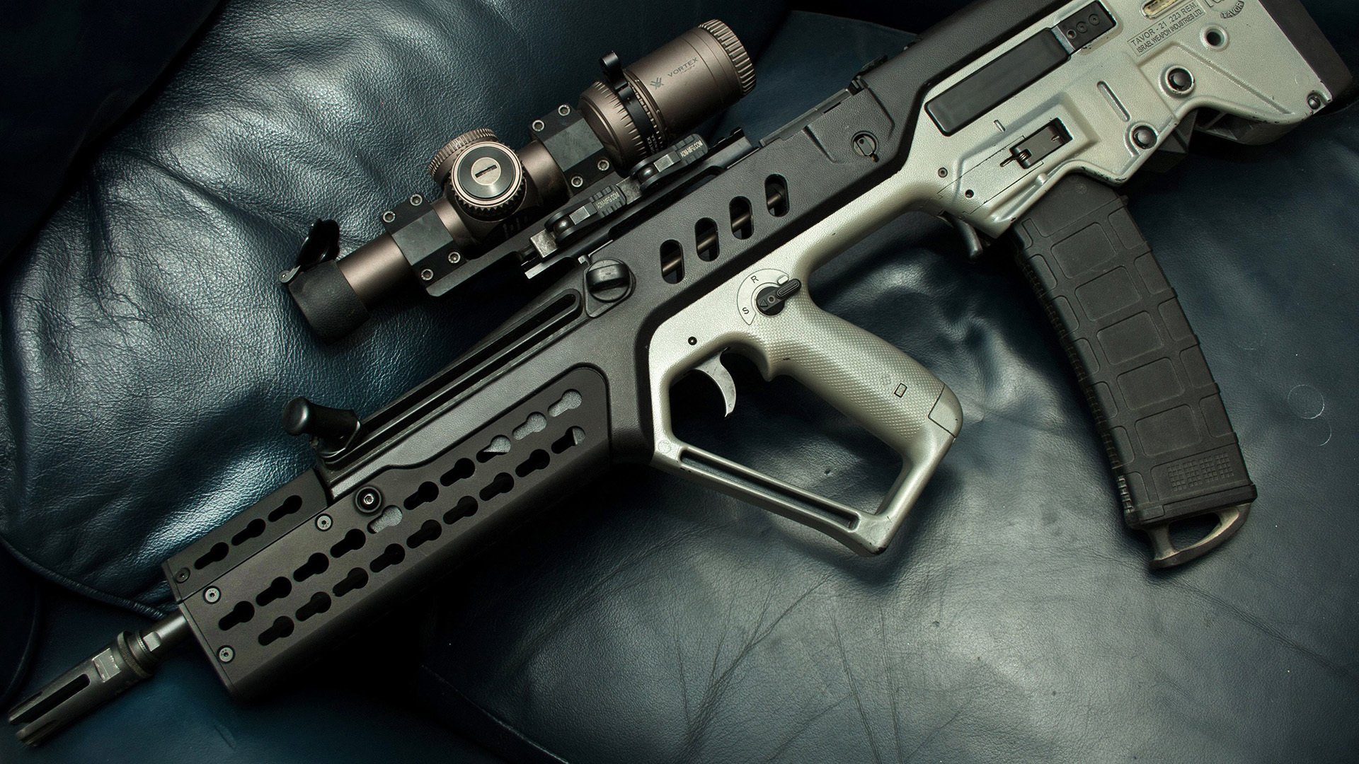 快速逼抢制造空档引爆进攻端