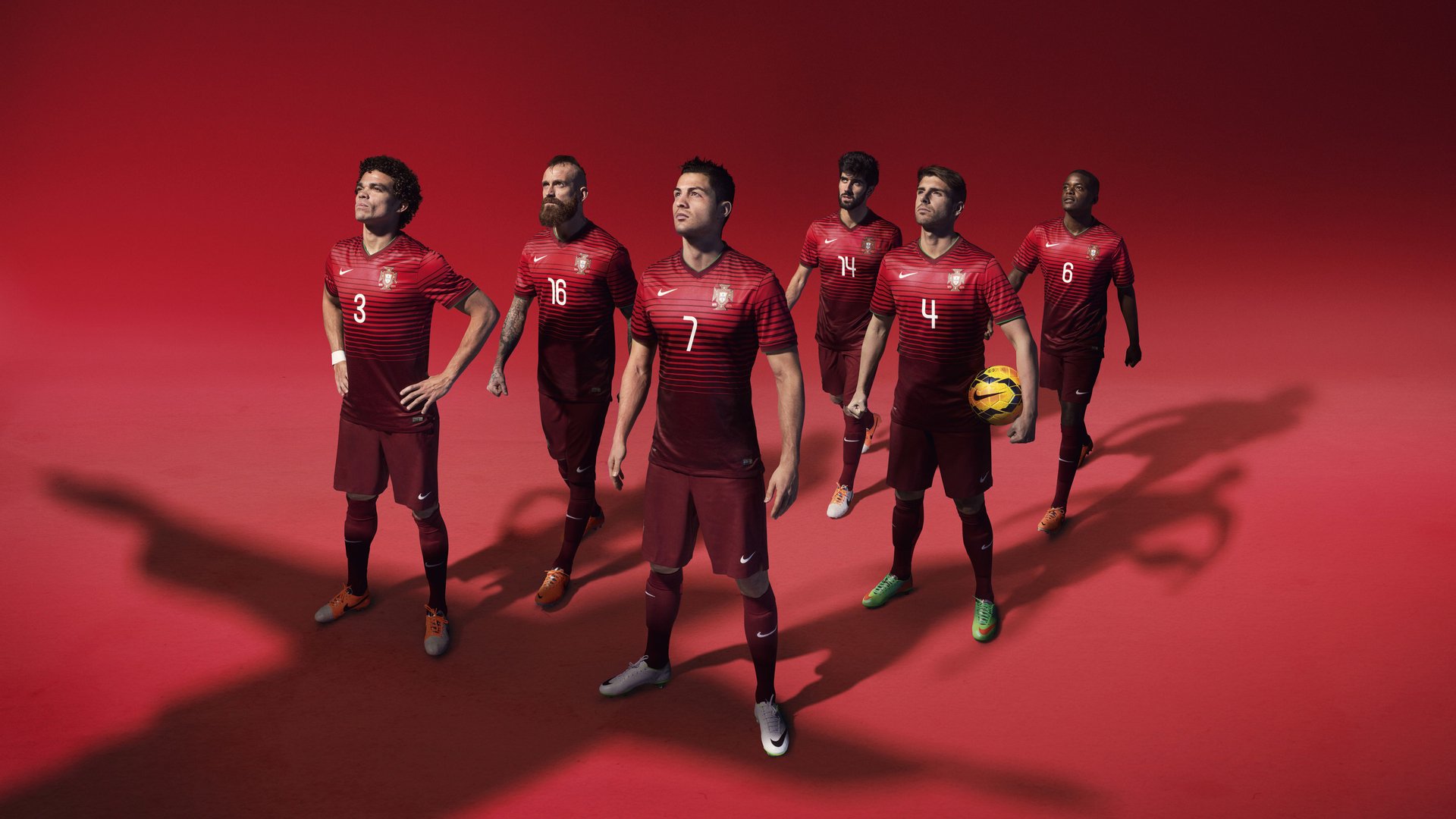 欧冠半决赛首回合：阿贾克斯2比2利物浦 “六万人合唱+四球大戏”名场面再现